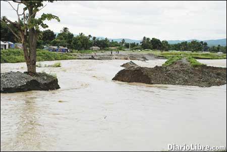 Ríos empiezan a desbordarse en el Sur e inundan viviendas