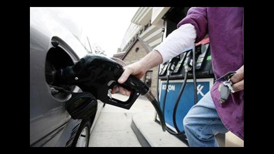 Gobernador y Asamblea Estatal de NY se oponen a rebaja de impuestos a la gasolina