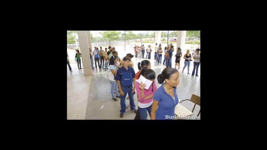 Otra vez estudiantes de la UASD con problemas para inscribirse Otra vez estudiantes de la UASD con problemas para inscribirse