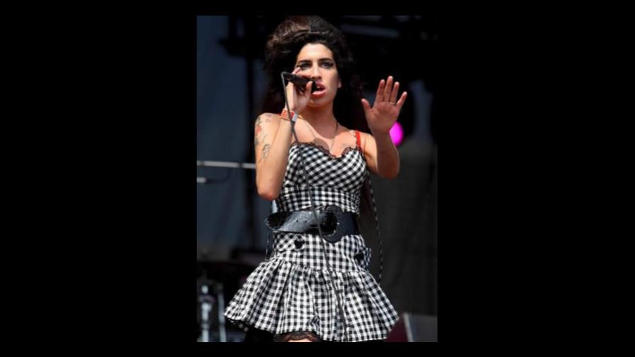 Amy Winehouse recibe visa de EEUU, pero no va a los Grammy