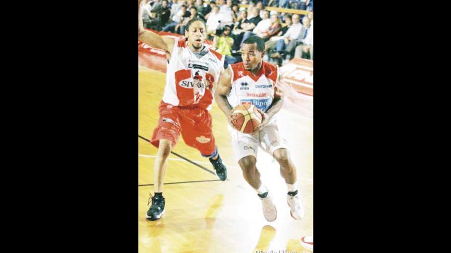 Luis Flores es el mejor anotador de su liga en Italia.