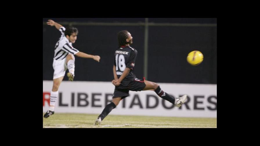 Futbolista peruano acusa de racismo a club europeo