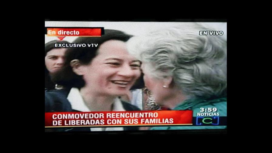 Emotivo reencuentro Clara Rojas y Consuelo González de Perdomo con familiares