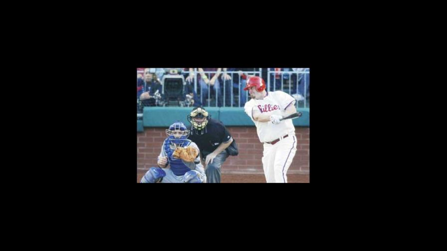 Brett Myers lució mejor con el bate que en la lomita, bateó 3-3, 3 CE