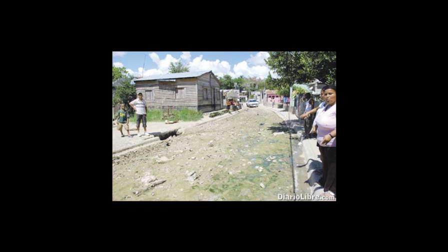 La Mina y choferes de Los Guaricanos piden arreglo de las calles