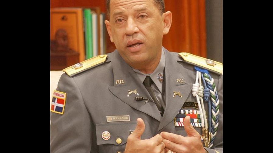 Amet también multa a militares