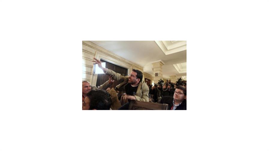 Lanzan zapato a Bush en Iraq