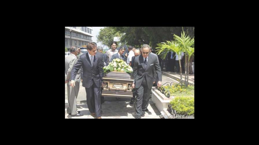 Sepultan en Santiago los restos de Arturo Grullón