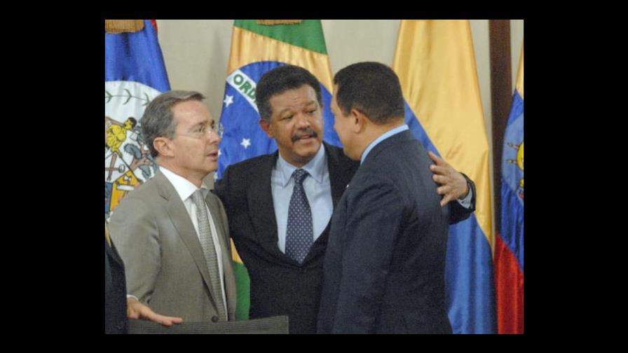 Chávez dialoga con Uribe