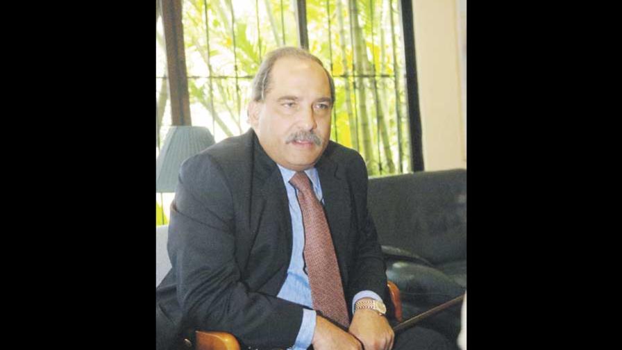 Renuncia embajador colombiano en RD
