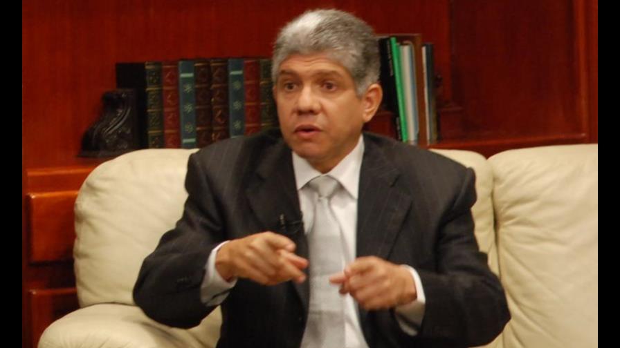 Eduardo Estrella sufre fractura en rodilla derecha