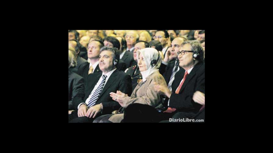 Premio Nobel Pamuk critica gobierno turco