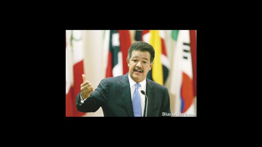 LF asiste a foro sobre la crisis económica