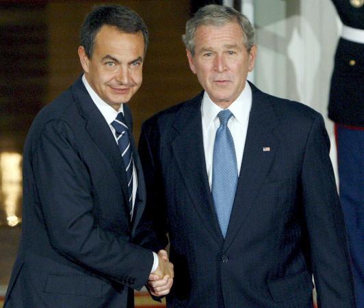 Bush recibe con sonrisa y apretón de manos a Zapatero en Casa Blanca