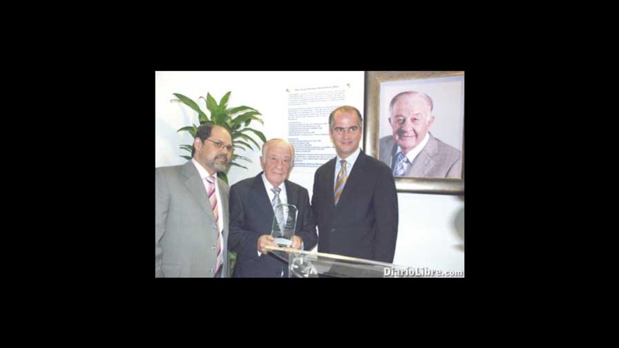 FDD rinde homenaje a José Armenteros