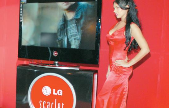 Plaza Lama lanza nueva línea de televisor Scarlet