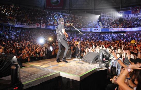 Juanes se presenta a casa llena en Palacio de los Deportes