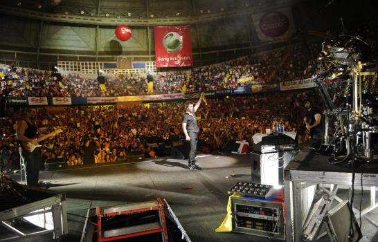 Juanes se presenta a casa llena en Palacio de los Deportes