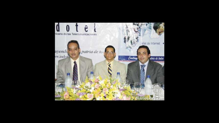 Ciramar e Indotel instalan centro telefónico y de internet