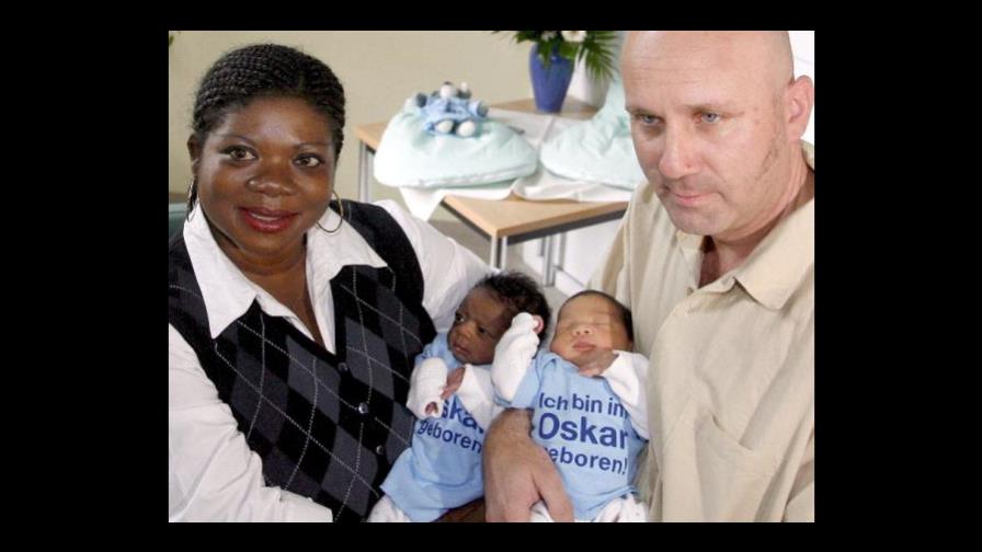 Nacen mellizos de distinto color piel