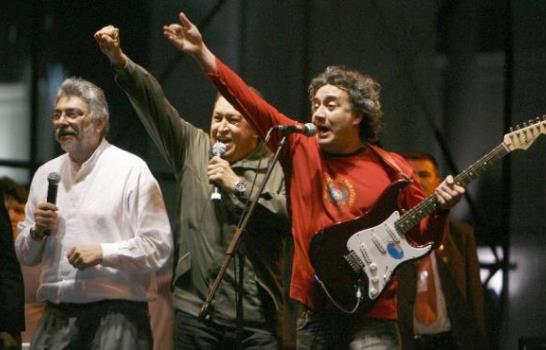 Chávez y Lugo celebran investidura cantando