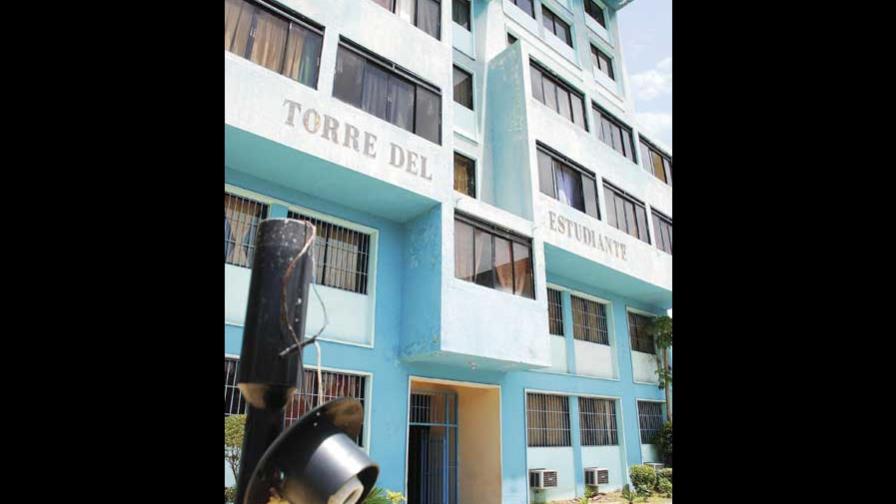 La Torre Estudiantil, pesadilla entre el deterioro y el olvido