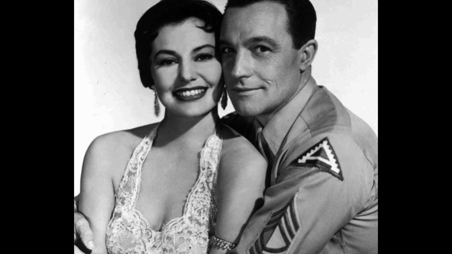 Muere Cyd Charisse, actriz que marcó una época en cine de EEUU