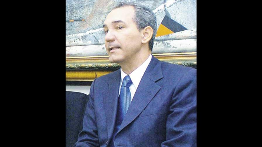 Rector Uasd promete corregir fallas en la Torre Estudiantil