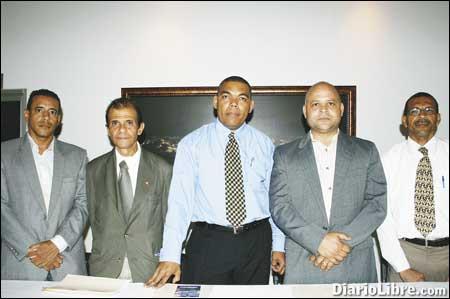 Gil pone en circulación la obra Cuentos terrenales