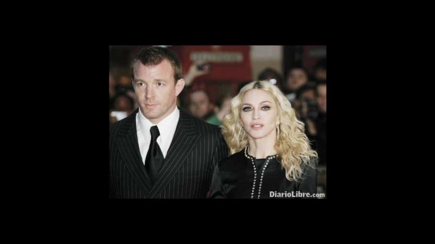 Madonna dará 17 millones a Ritchie; se queda con hijos