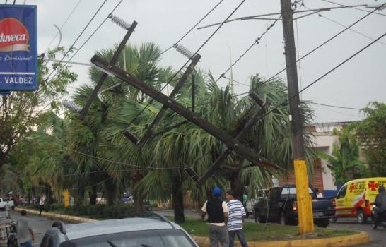 Un muerto y siete heridos por tornado en La Vega Un muerto y siete heridos por tornado en La Vega