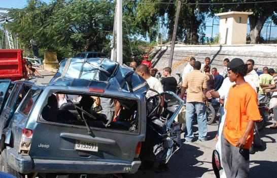 Mueren cinco personas en triple choque en carretera Baní-Azua