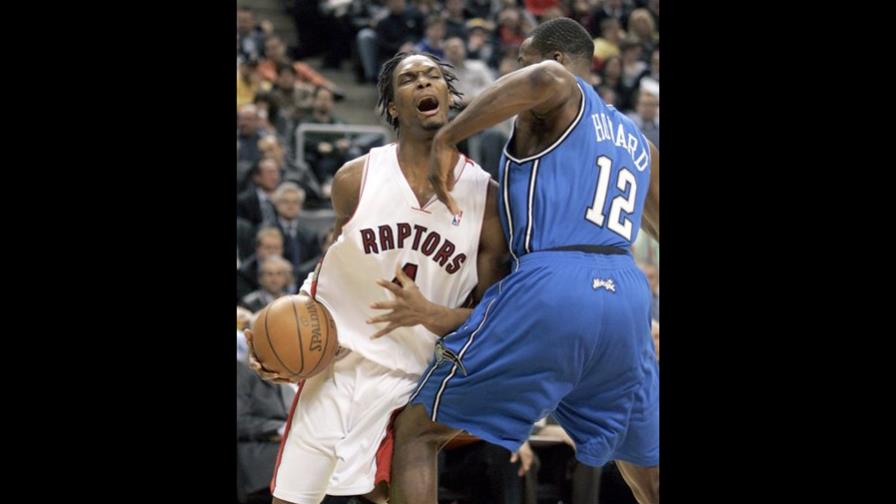 Chris Bosh se luce en victoria de Toronto