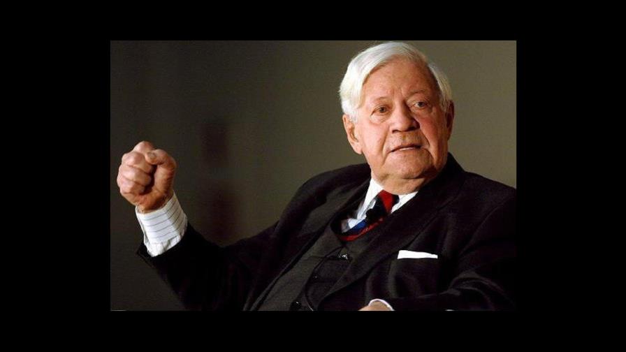 Helmut Schmidt cumple los 90 años convertido en icono