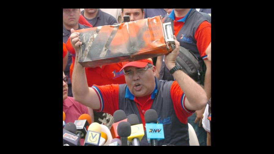 Recuperan cadáveres de avión estrellado en Venezuela