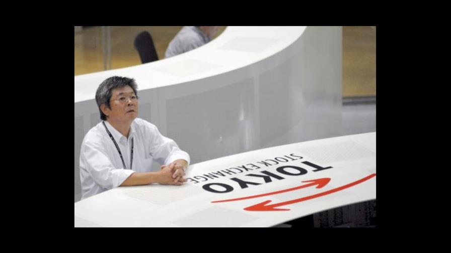 La locura del mercado de divisas tumba al Nikkei y al Kospi