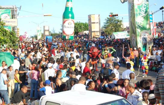 Lechones y comparsas en el Carnaval de Santiago