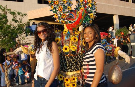 Lechones y comparsas en el Carnaval de Santiago