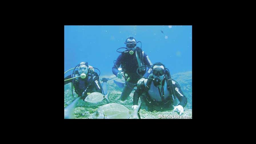 Buscan tesoro de galeón español en aguas de RD