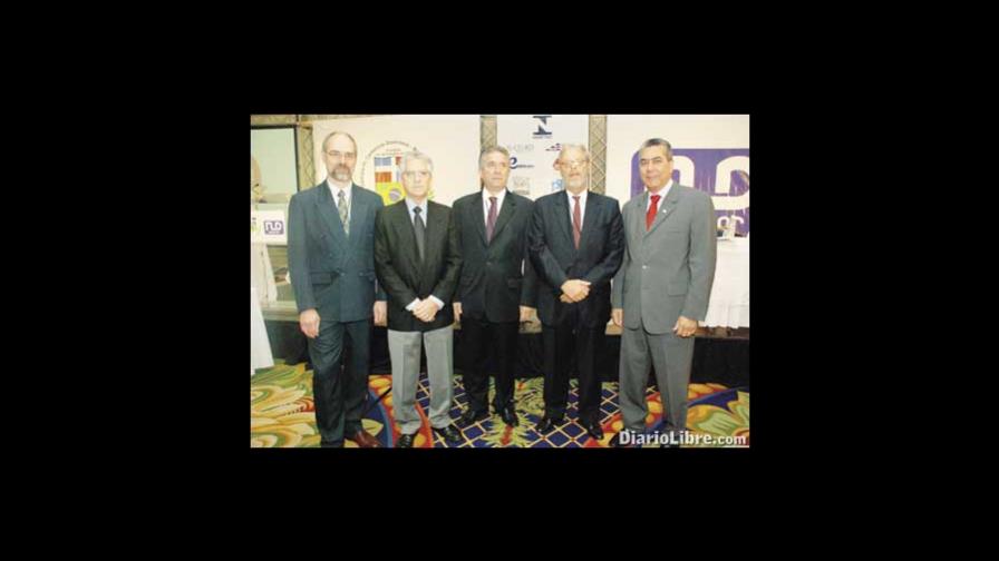 Realizan primer foro de competitividad