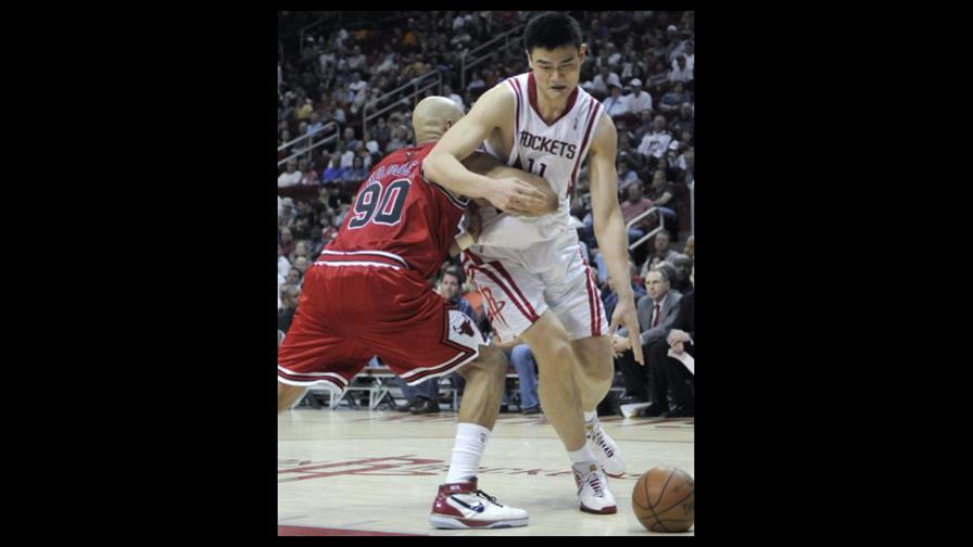 Yao Ming se fractura el pie y no va más esta temporada