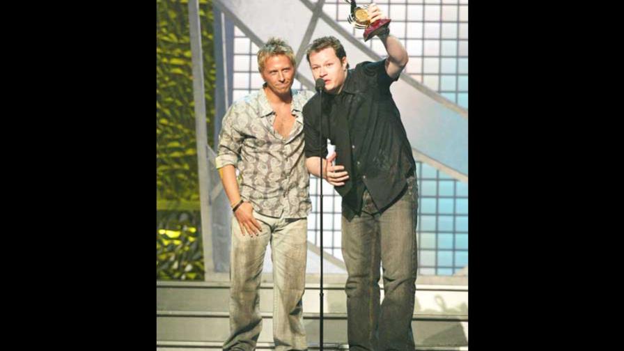 Dúo Sin Bandera trae al país una producción llena de rotundos éxitos