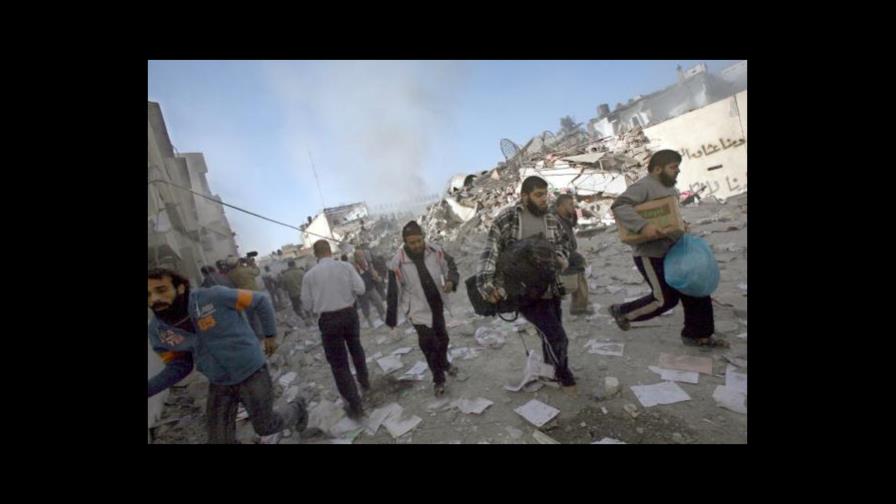 Unos 500 palestinos cruzan a Egipto por muro fronterizo