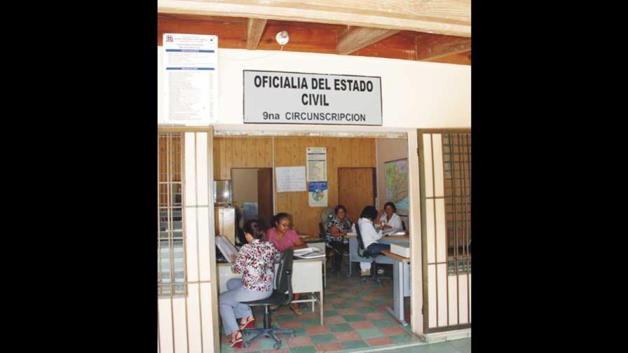 Oficial Estado Civil de Boca Chica lleva renuncia a JCE