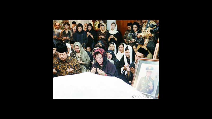 Murió Suharto, el enemigo de los comunistas