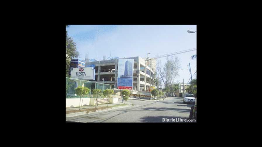 Pedirán demolición total de torre sector Los Cacicazgos