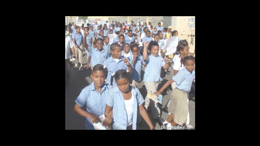 Marcha de escolares a favor afectados de Sida