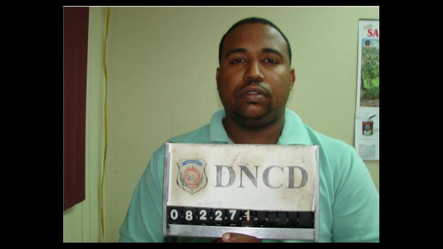 DNCD ocupa tres paquetes coca en parqueo de hotel