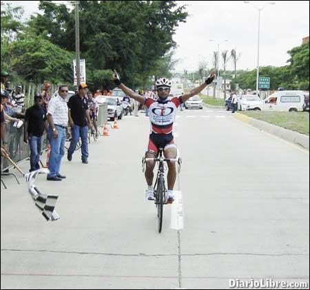 Wendy Cruz conquista el torneo nacional de ciclismo Wendy Cruz conquista el torneo nacional de ciclismo