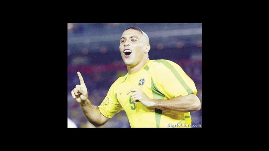 Ronaldo desaparece tras incidente travestis